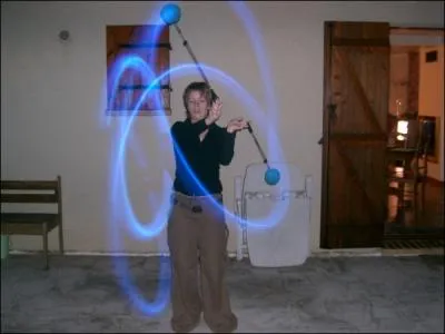 Cet animal est capable d'attraper une proie grce  une technique qui s'apparente  celle du lasso et des bolas !