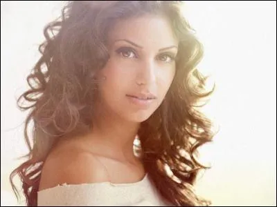 De quel groupe Tal fait-elle partie ? (2012)