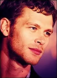 De qui Klaus tombe-t-il amoureux pendant la saison 3 ?