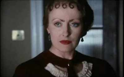 Dans le(s)quel(s) de ces romans et nouvelles apparat Miss Lemon en tant que secrtaire d'Hercule Poirot ?