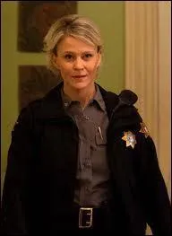 Est-ce que le shriff Forbes est la mre de Caroline ?