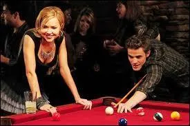 Lexi est la cousine de Stefan .