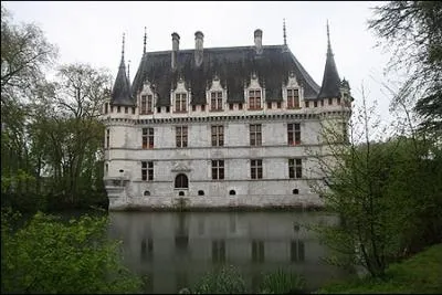 Dans la rgion administrative du Centre (vu en quizz n 29, un peu de pub ne fait pas de mal). Quelle rgion n'est pas limitrophe du Centre ?