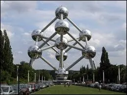 Que reprsente l'Atomium ?