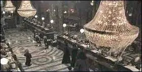 Le coffre dont Hagrid veut cacher le motif de son existence  Harry est le ...