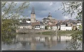 Je vous emmne  La Charit-sur-Loire, o la population porte le nom de ...