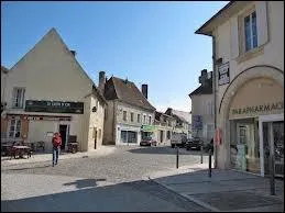 Je me promne dans les rues de Magny-Cours, commune de la Nivre connue surtout pour son circuit automobile (la Circuit de Nevers-Magny-Cours ). Ses habitants se nomment les ...