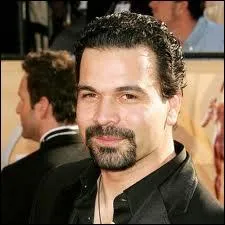 Quel est le vrai prnom de Carlos Solis ?