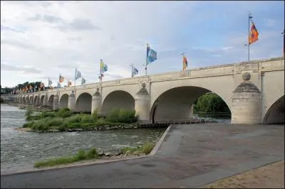 O pouvez-vous voir le Pont Wilson datant de 1763 ?