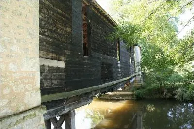 Dans quel dpartement, pouvez-vous dcouvrir le seul pont entirement couvert de France ?