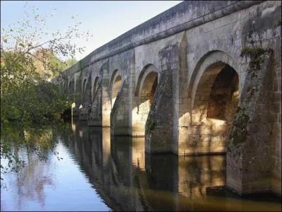 O pouvez-vous admirer ce pont de onze arches appel Pont du Vernay ?