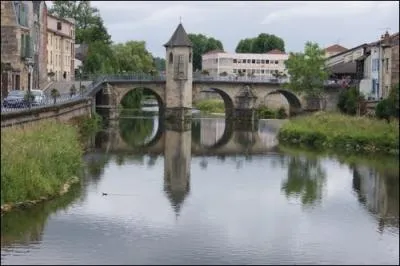 Comment s'appelle le pont de Bar-le-Duc qui permet de franchir l'Ornain ?