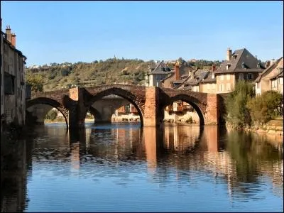 Dans quel dpartement admirerez-vous le Pont-Vieux d'Espalion ?