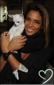 Comment s'appelle le chien de Shy'm prsent sur son album  Prendre l'air Deluxe Edition  ?