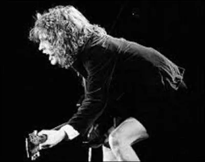 Qui chante  Back in black  depuis plus de trente ans ?