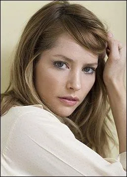 Qui incarne-t-elle dans  Esprits criminels  ?