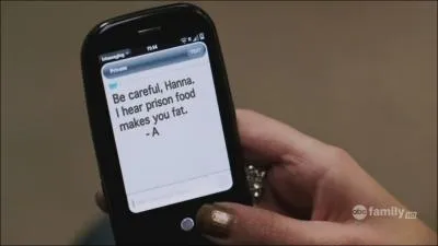 Que reoivent les quatre amies de la part de A ?