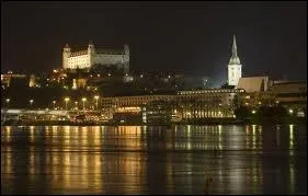 Bratislava symbolise le romantisme. O est situe l'ancienne Presbourg ?