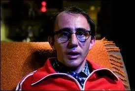 Comment s'appelle ce personnage d'Elie Semoun ?