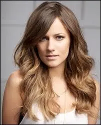 Comment s'appelle-t-elle ? Et avec qui est-elle sortie ?