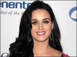 Qui est cette chanteuse ? Elle chante de superbes tubes comme  California Girls , Firework  et bien d'autres !