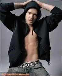 Il tait dans un boys band ! Alors qui est-il ?