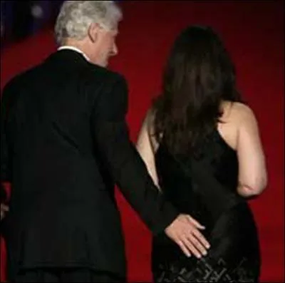 D'habitude, prendre une main  cet endroit-l est souvent synonyme de plainte, alors que dans ce sport, a vous rapporte une tape dans le dos !