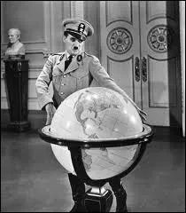 Quel est le personnage de Charlie Chaplin dans  Le dictateur  ?