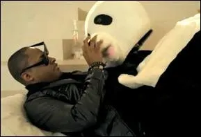 Un petit indice, dans le clip, il chante aprs une soire bien arrose : . .