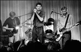 Ce titre nomm  Love Will Tear Us Apart  est indissociable de ce groupe britannique du dbut des annes 80 :