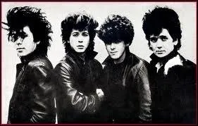 A quel groupe doit-on attribuer le titre Talking in your sleep  ?