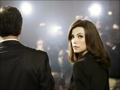 Alicia Florrick doit chercher un travail pour subvenir aux besoins de ses enfants. Elle se fait alors embaucher en tant qu'avocate dans un cabinet rput de ... .