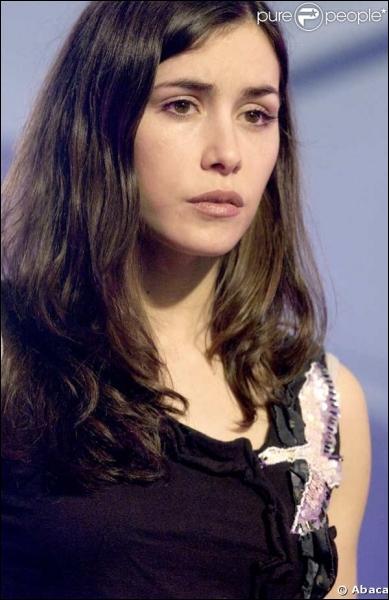 En 2001, je participe  l'mission Star Academy. En 2005, je sors le titre  La femme chocolat . Qui suis-je ?