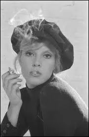 Complétez ces paroles de Sylvie Vartan : ''L'amour c'est comme une cigarette... ''