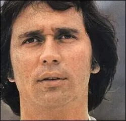 Dans une chanson, Éric Charden parlait des Gauloises qu'il fumait à...