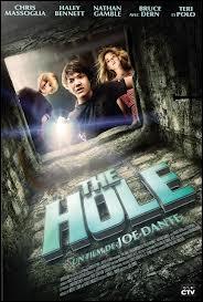 Donne-moi l'auteur du film et les monstres dans  The Hole 