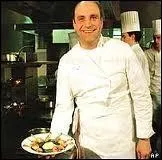 Cuisinier de renom, Bernard Loiseau, sujet  une angoisse chronique, met fin  ses jours en 2003 :