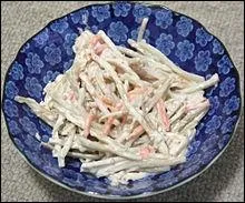 On l'appelle aussi oreille de gant. Elle s'accommode  la manire des salsifis, saute ou en gratin. Les jeunes pousses peuvent se manger comme des asperges.