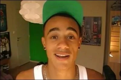 D'aprs la photo, qui est-ce ?