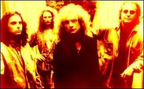 Le titre romantique de 1984 est certainement  I want to know what love is . Quel groupe am�ricain en est le g�nial compositeur ?