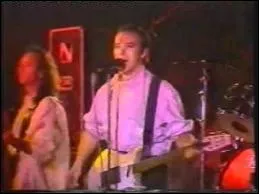  Dancing with tears in my eyes  est un succ�s de 1984. � quel groupe doit-on l'associer ?