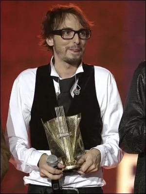 En huitième position ''Christophe Willem'' Nouvelle Star (M6), avec :