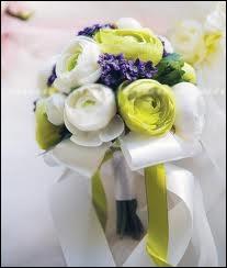 Pour savoir qui va se marier la première, il est une tradition liée aux fleurs. Laquelle ?