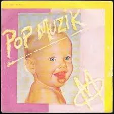 Enfin, le titre le plus surprenant de 1979 est srement  Pop Muzik . Comment se nomme son interprte ?