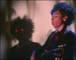  Boys don't cry  appartient au rpertoire de ce groupe. De qui s'agit-il ?