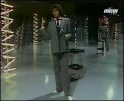 Qui interprte ce tube hors du temps :  Born To Be Alive  ?