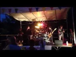 A quel groupe associe-t-on  Highway To Hell ?