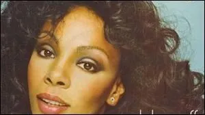 Quelle artiste interprta le tube lgendaire  Hot Stuff  ?