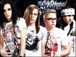 De quelle chanson vient :  Now I'm here  ?