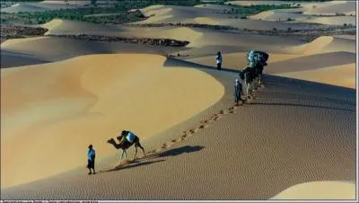 Habill en boubou maure, de Nouadhibou  Bir Moghrein, je dcide d'affronter des vents de sable pour rencontrer des caravanes des peuples arabo-berbres. Je suis ...